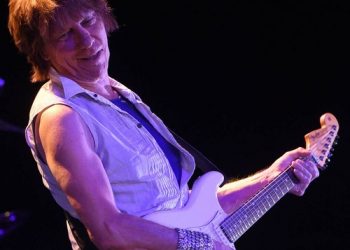 Legendary guitarist Jeff Beck dies