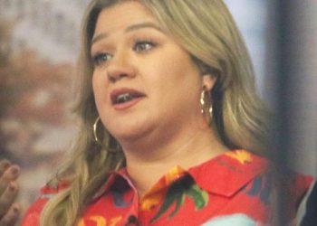 Kelly Clarkson granted restraining orders against two alleged stalkers