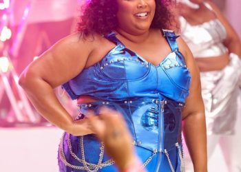 Lizzo ‘doesn’t play’ when it comes to performing