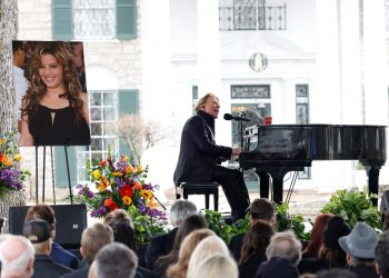 Alanis Morissette, Billy Corgan, Axl Rose and more pay tribute at Lisa Marie Presley’s memorial service