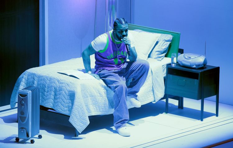 Drake teases new album and tour at Apollo Theater show with appearances from Dipset and 21 Savage