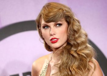 Taylor Swift Dances in a “Sleepless ’70s Fever Dream” in “Lavender Haze” Music Video