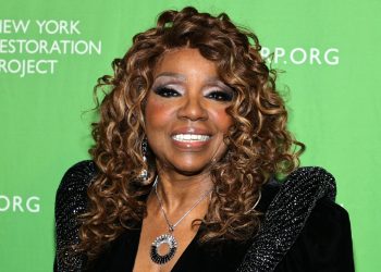 Gloria Gaynor Gives Miley Cyrus‘ ’Flowers‘ Her Seal of Approval: ‘Well Done Miley!’