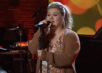 Kelly Clarkson ‘Finally’ Covers This CeCe Peniston Hit