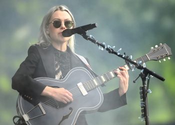 Phoebe Bridgers announces the death of her father