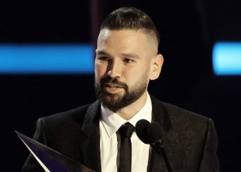 Dan + Shay’s Shay Mooney Shows Off His Impressive Physique in a Shirtless Selfie