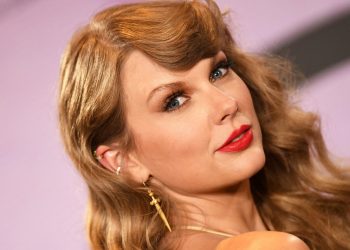 Taylor Swift’s Drops Dreamy ‘Lavender Haze’ Video: Watch