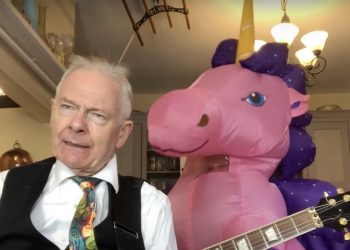 Watch Toyah Willcox cover a KISS classic while dressed up like a unicorn