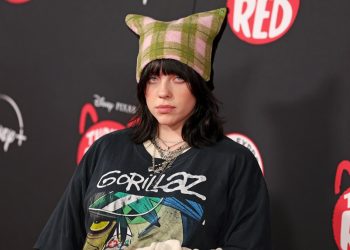 Billie Eilish Recreates ‘The Office’ Party Planning Committee Scene With Jenna Fischer & Angela Kinsey