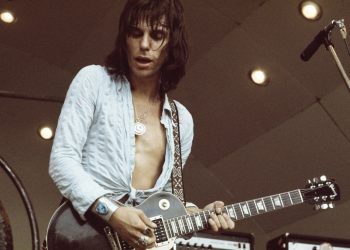 Jeff Beck’s Death Mourned by Gene Simmons, Jimmy Page, Paul Stanley & More: ‘The Guitarists’ Guitarist!’