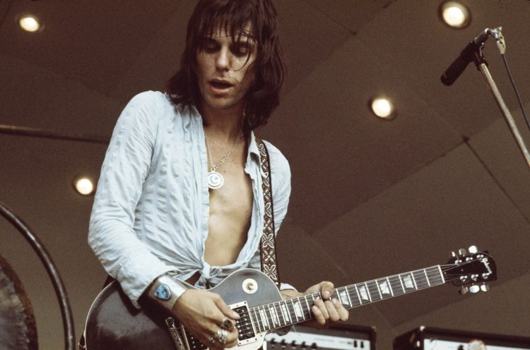 Jeff Beck’s Death Mourned by Gene Simmons, Jimmy Page, Paul Stanley & More: ‘The Guitarists’ Guitarist!’