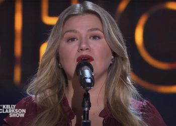 Kelly Clarkson Laments ‘The One That Got Away’ in Emotional Katy Perry Cover: Watch