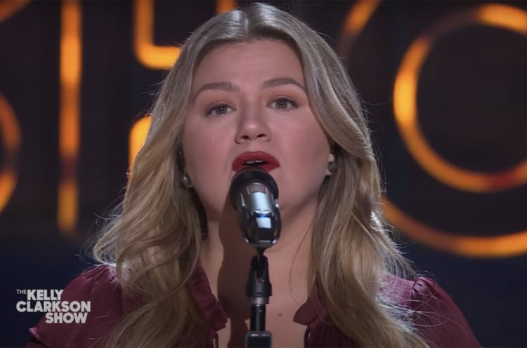 Kelly Clarkson Laments ‘The One That Got Away’ in Emotional Katy Perry Cover: Watch
