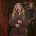 Kelly Clarkson Sounds Sweet as ‘Honey’ on Blake Shelton Cover