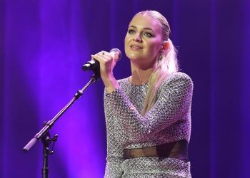 Kelsea Ballerini Addresses Rumors She’s Dating ‘Outer Banks’ Star Chase Stokes … Sort Of