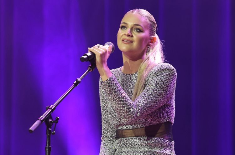 Kelsea Ballerini Addresses Rumors She’s Dating ‘Outer Banks’ Star Chase Stokes … Sort Of