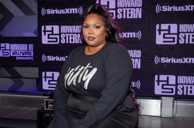 Lizzo Hits the Beach for ‘Avatar: The Way of Water’ Cosplay: Watch