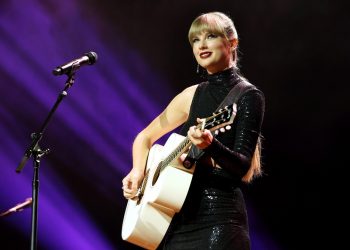 It’s Her, Hi: Taylor Swift Crashes The 1975 Concert & Live-Debuts ‘Anti-Hero’