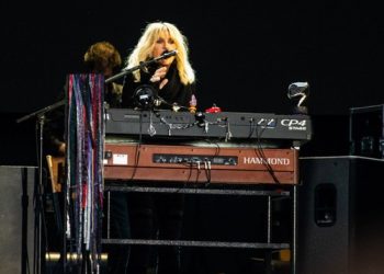 Fleetwood’s touring guitarist Mike Campbell pays touching tribute to late Christine McVie