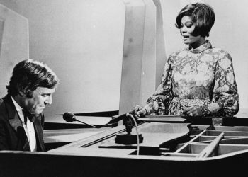 10 Reasons Why Dionne Warwick’s ‘Walk on By’ Is One of the Greatest Songs of All Time