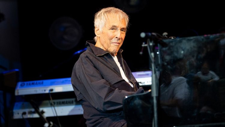 Dionne Warwick, Sheryl Crow, Diane Warren, Brian Wilson Remember Burt Bacharach