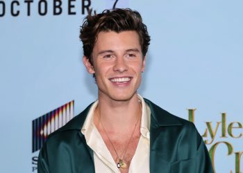 Shawn Mendes & Sabrina Carpenter Photos Start a Twitter Frenzy: ‘If They Are Dating, The Internet Will Be Broken’