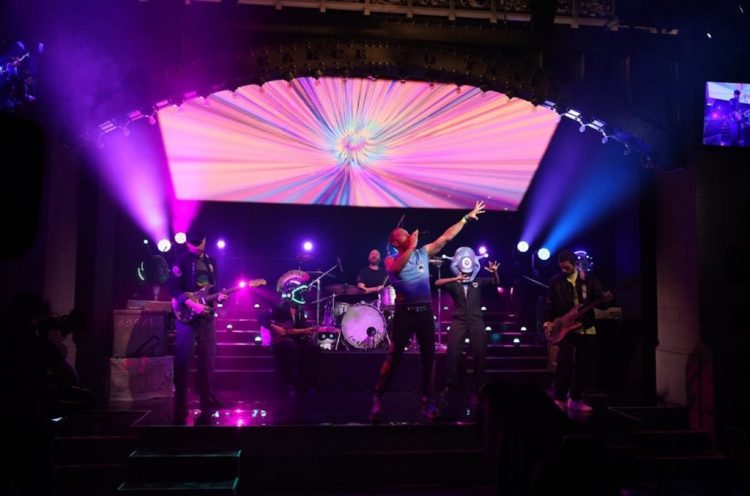 Coldplay Welcome Friendly Aliens for ‘The Astronaut,’ Deliver Choir-Backed Rendition of ‘Fix You’ on ‘SNL’: Watch