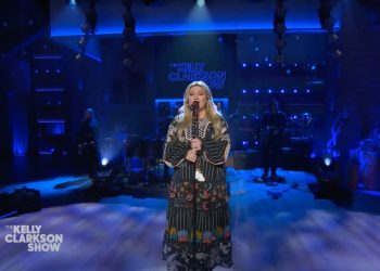 Kelly Clarkson Wants You to ‘Take Yo’ Praise’ in Soulful Camille Yarbrough Cover