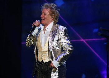 Rod Stewart pays for day of MRI scans at Essex hospital