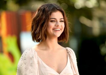 Selenators Are Absolutely Loving Selena Gomez’s Barefaced Selfies