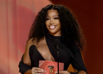 SZA’s Mom Says She’s ‘So Glad’ the Singer Didn’t Listen to Her & Pursued Her Dreams