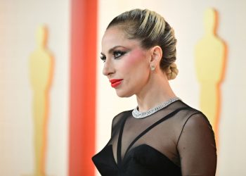 Lady Gaga Helped a Photographer Who Stumbled on the Oscars Red Carpet: Watch