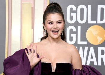 Selena Gomez Wants to ‘Hug All 400 Million’ of Her Instagram Followers After Becoming Platform’s Most-Followed Woman