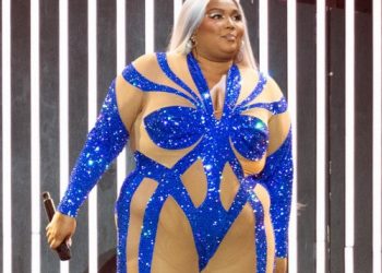 Lizzo helps couple get engaged at Glasgow show