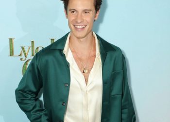 Shawn Mendes denies Sabrina Carpenter dating rumours