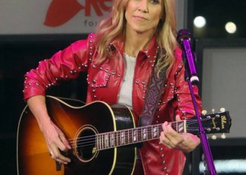 Sheryl Crow urges Tennessee lawmakers to take action after tragic school shooting