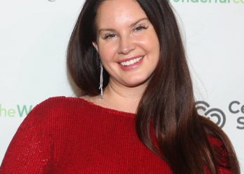 Lana Del Rey engaged