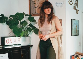 Eloise shares new single ‘Therapist’, announces UK and European tour dates