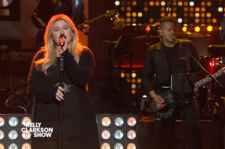 Kelly Clarkson Gives Death Cab for Cutie’s ‘You Are a Tourist’ a Spin for Kellyoke: Watch