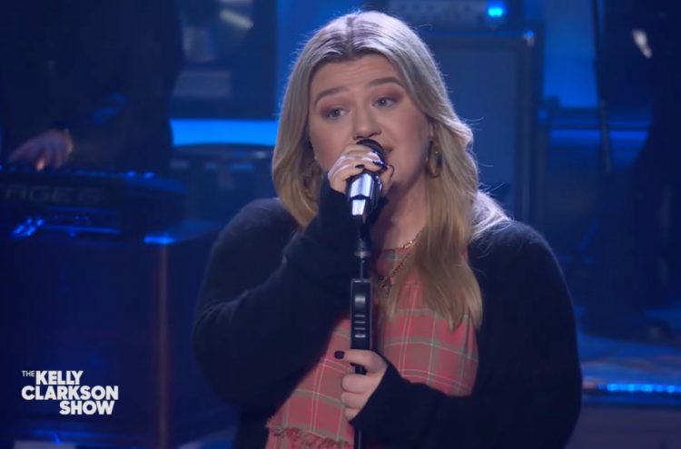 Here’s Why Fans Think Kelly Clarkson Is Calling Out Her Ex in Her Cover of Gayle’s ‘ABCDEFU’