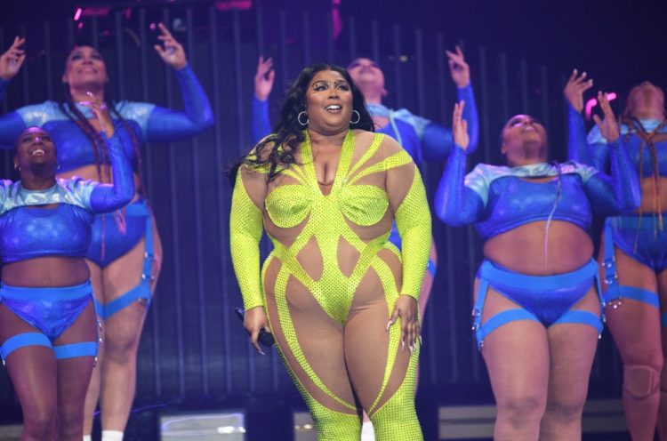 Lizzo Has Her Beyonce Moment When Fan Does Flawless ‘About Damn Time’ Dance at London Show