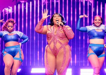 Watch Lizzo help couple get engaged at Glasgow show