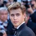 Watch Austin Butler’s Dramatic Reading of Taylor Swift’s ‘Red’