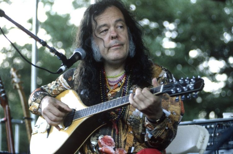 David Lindley, Multi-Talented Guitarist & Notable Session Musician, Dies at 78