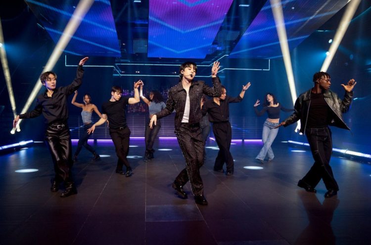 Jimin Dazzles With U.S. Solo Debut Performance of ‘Like Crazy’: Watch