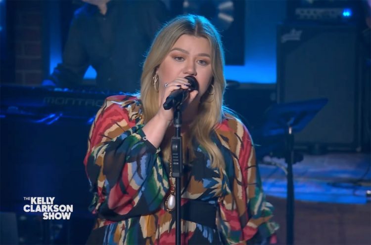 Kelly Clarkson Shows Off Her R&B Side With Jazmine Sullivan Kellyoke Cover: Watch