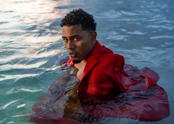 Myke Towers Takes Big Risks, But Also Plays it Too Safe, On ‘LA VIDA ES UNA’