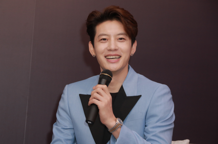 Se7en & Actress Lee Da-hae Announce They Are Getting Married