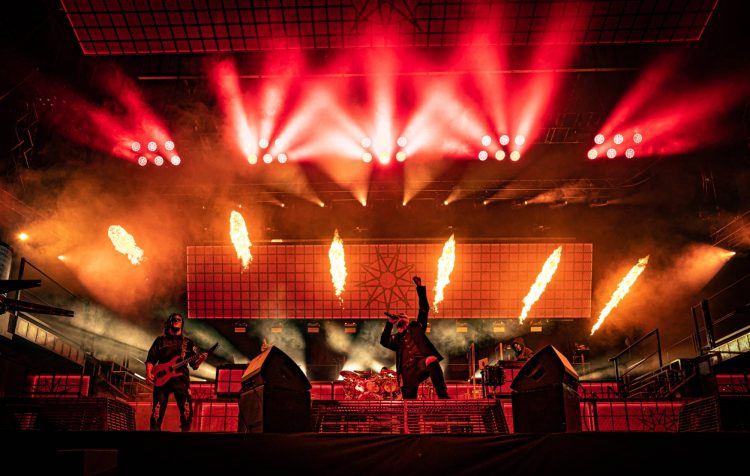 Slipknot sets paused over fans climbing on speakers