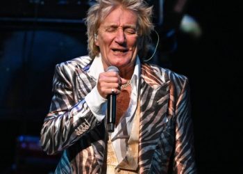 Rod Stewart and Penny Lancaster donate signed teapot to charity auction
